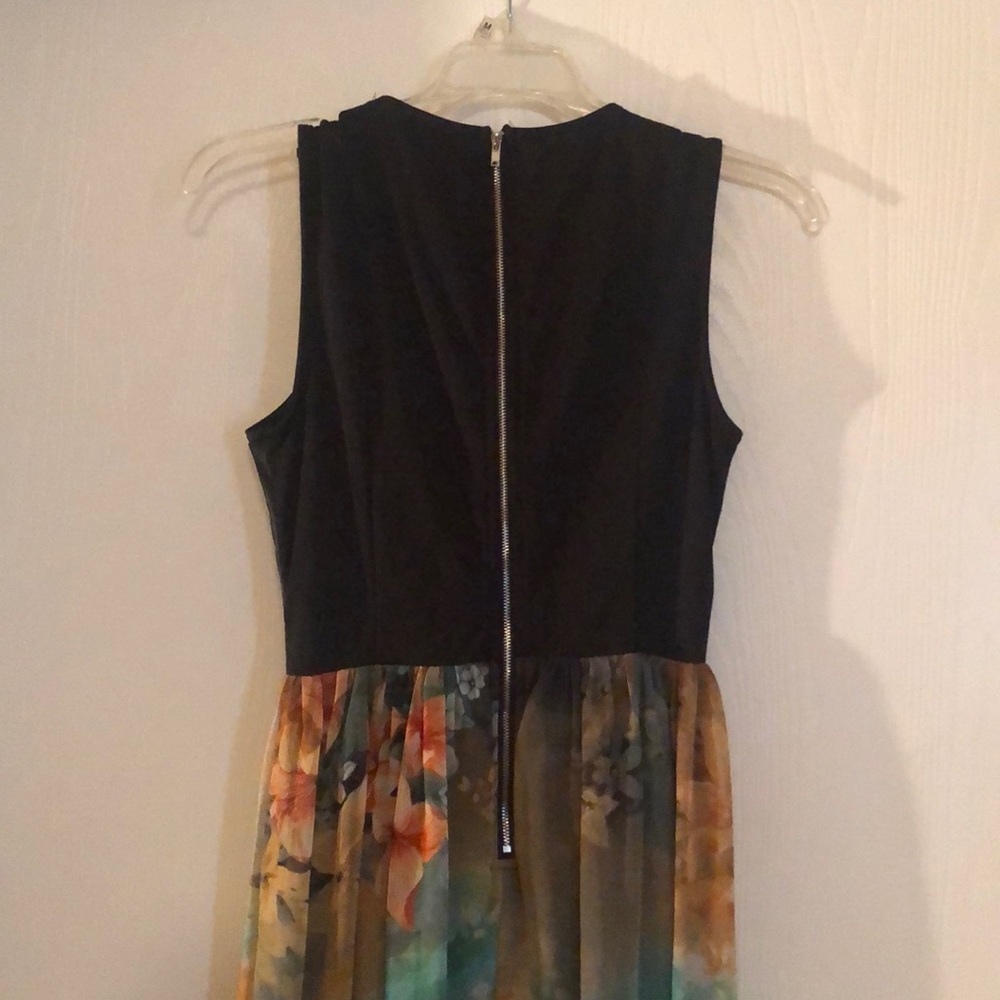 Dress - Picture 4 of 4